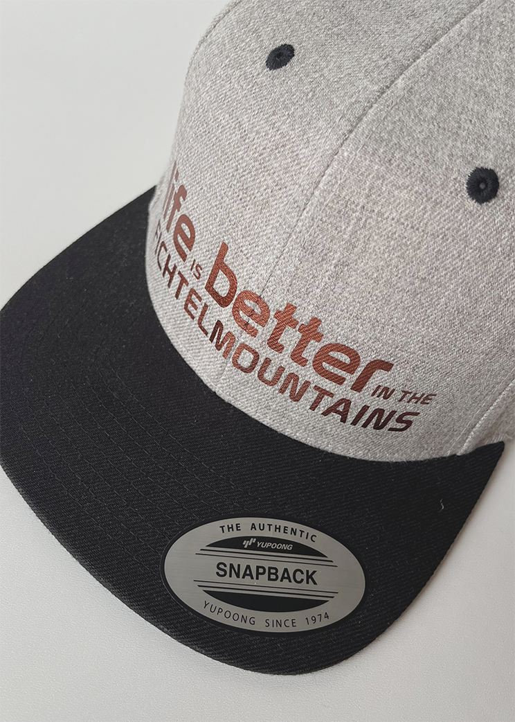 Life is better in the fichtelmountains Snapback Cap, unisex