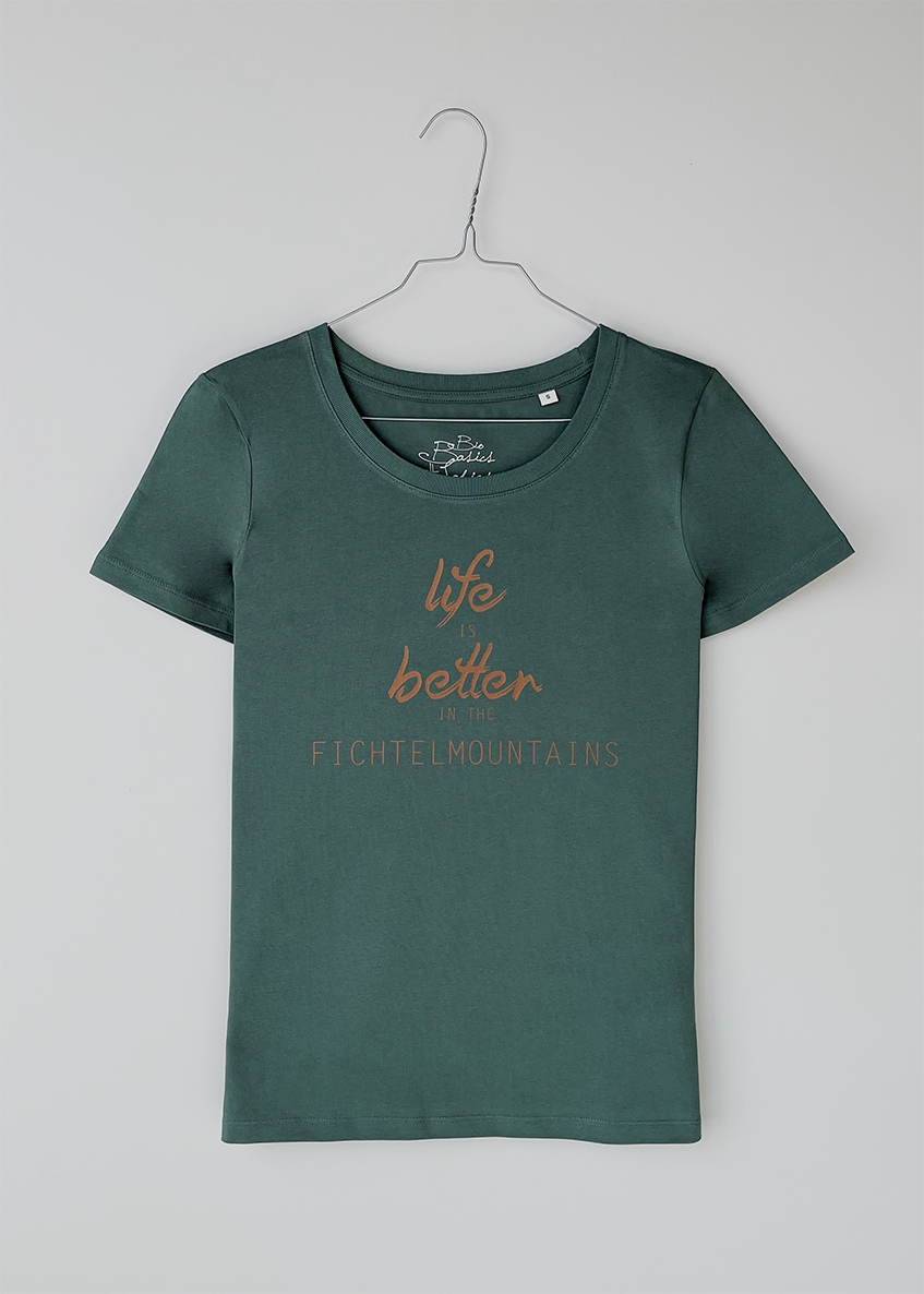 life ie better in the fichtelmountains T-Shirt, ladies