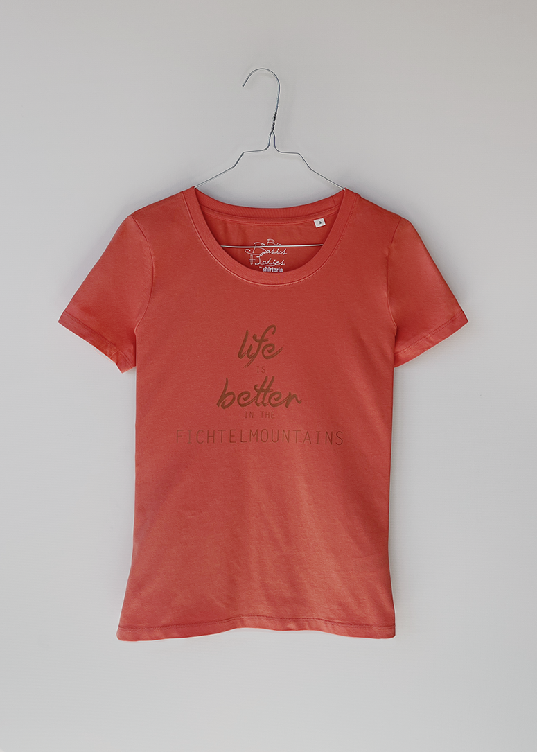 life ie better in the fichtelmountains T-Shirt, ladies